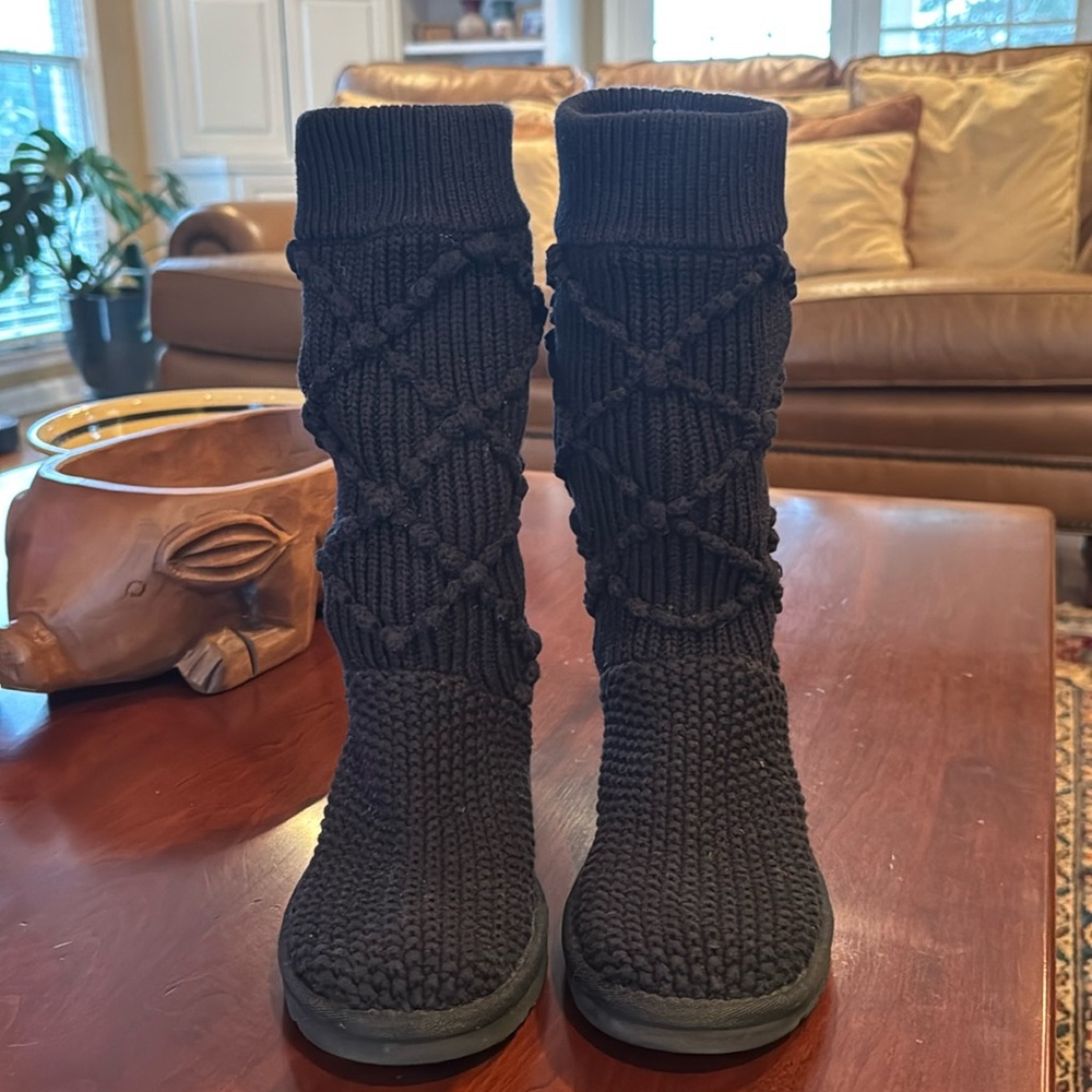Women’s UGG Classic Cable Black Knit Sweater Boots Size 6